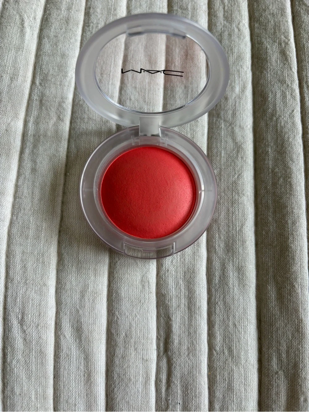 MAC Cosmetics creamy glow
